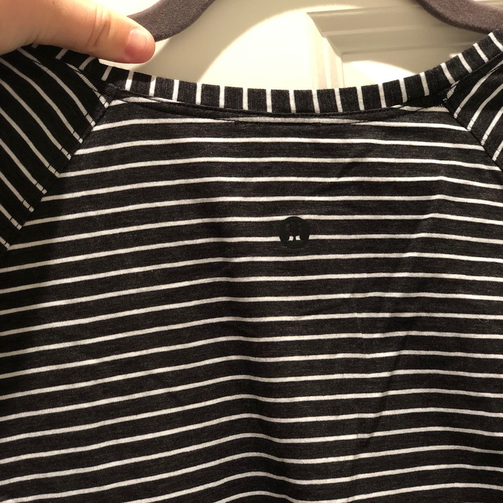 Lululemon Long Sleeve Size 4 (NWOT) - Picture 4 of 4